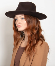 Load image into Gallery viewer, Wyeth- London