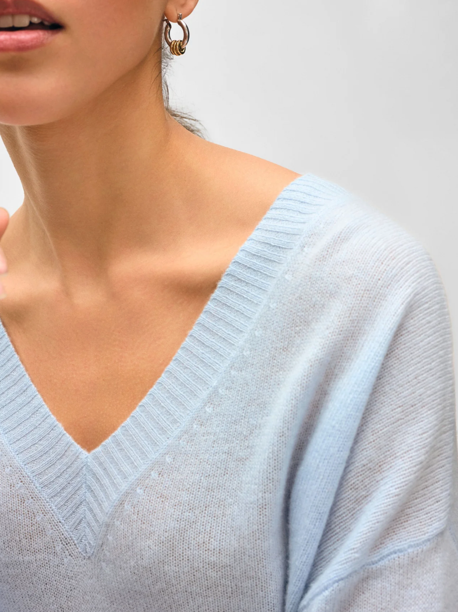 White + Warren- Cashmere Featherweight VNeck