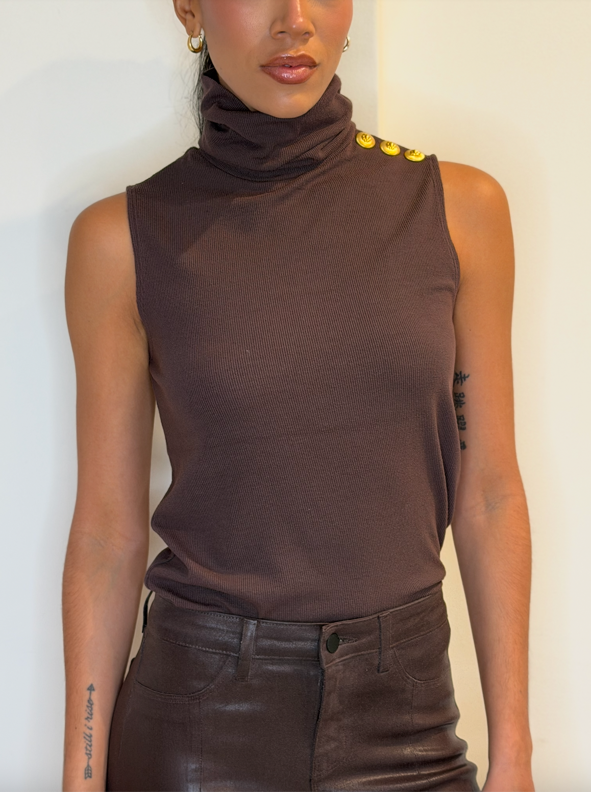CECI SLVLESS TURTLE NECK