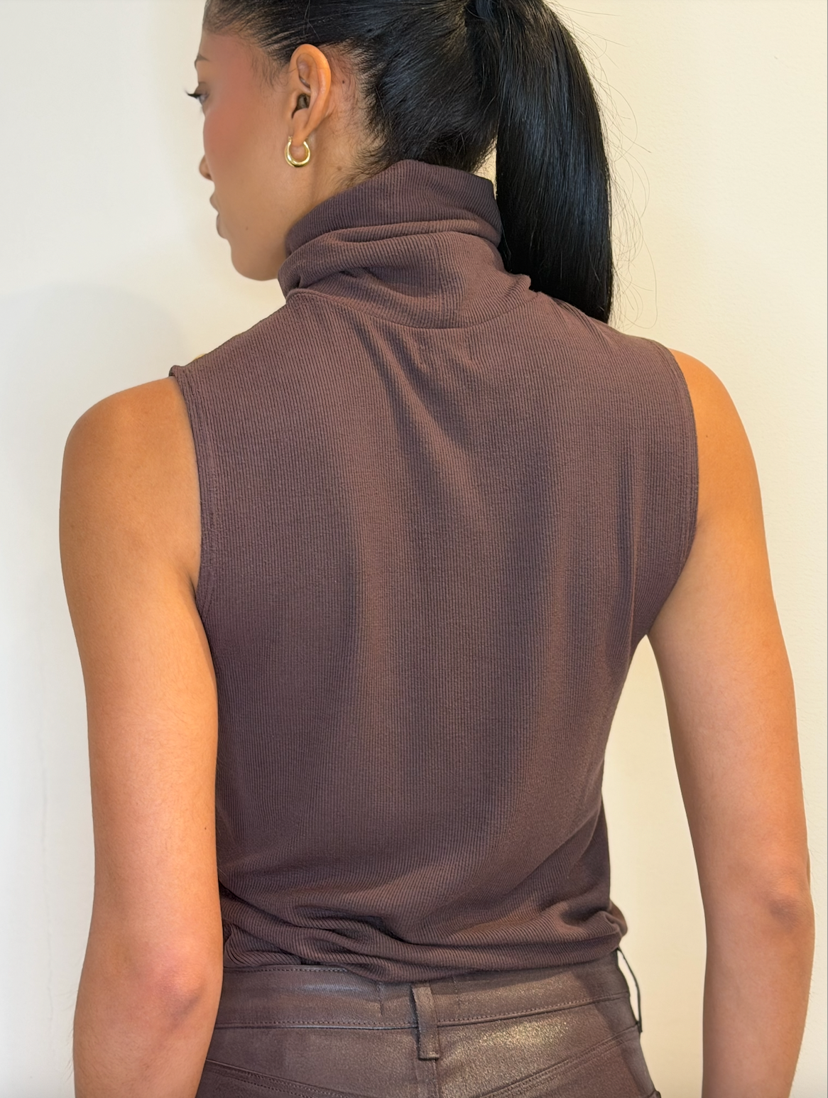 CECI SLVLESS TURTLE NECK